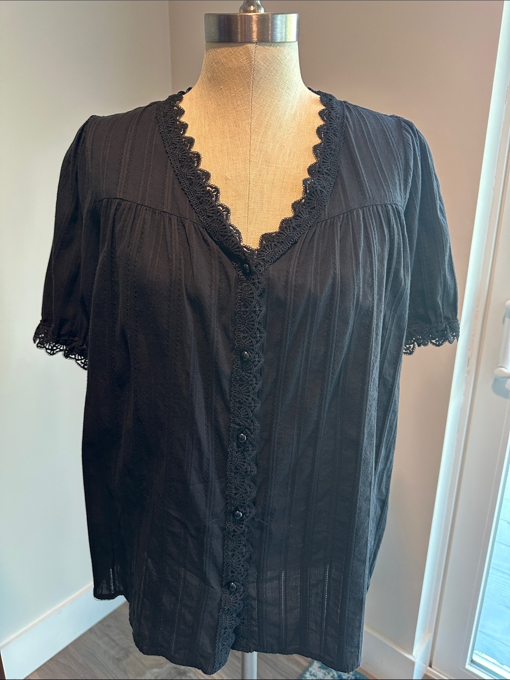 BALTIC BORN Sloane Button Top Boho Peasant Black SIZE LARGE EUC LIKE NEW